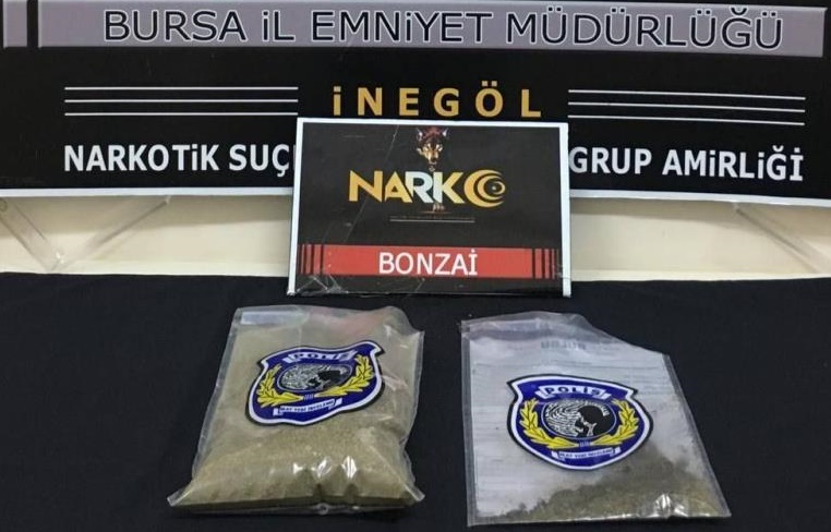 4 şahsın üzerinde 420 gram uyuşturucu ele geçirdi