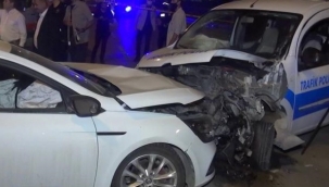 Alkollü sürücü polis noktasına daldı: 2'si polis 4 yaralı