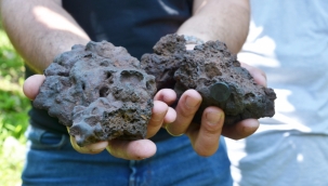 Bahçesinde meteor buldu