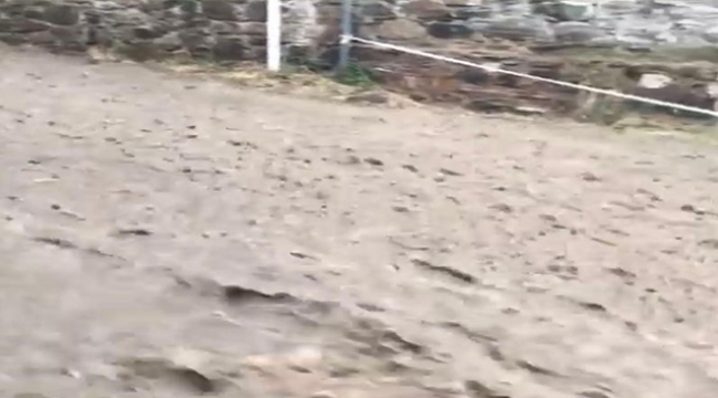 Bursa'da sağanak yağış hayatı felç etti