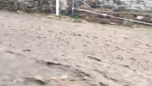 Bursa'da sağanak yağış hayatı felç etti