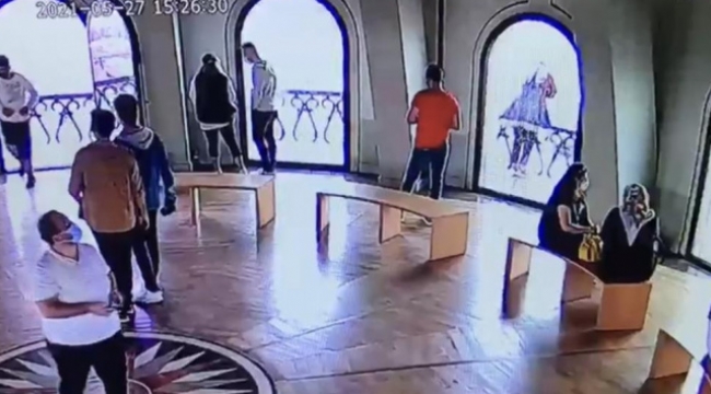 Galata Kulesi'nden atlayan genç kız kamerada