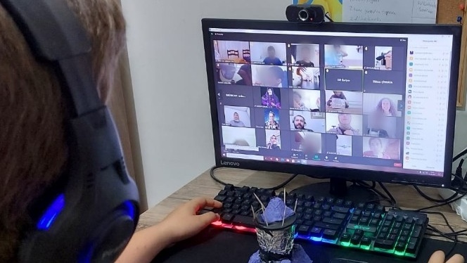 Gençler evlerinde kendi laboratuarlarını kurdu