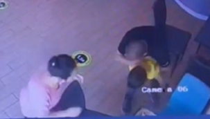 İşletme sahibinin dikkati bebeği kurtardı