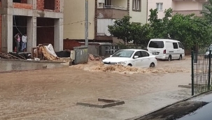 Sağanak yağış hayatı felç etti