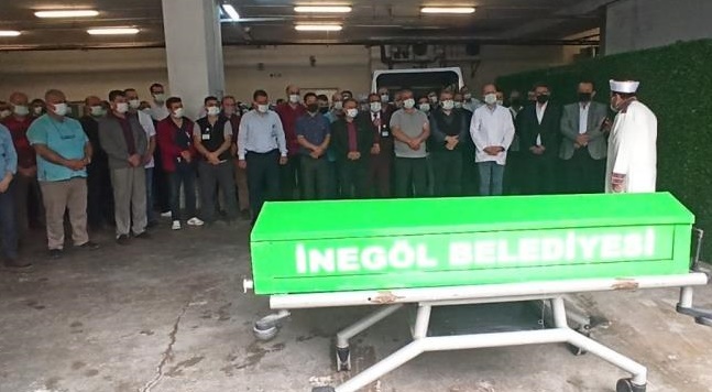 Sevilen sağlık memuruna veda