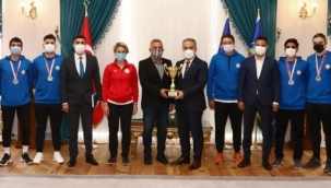 Tarih yazan sporculardan Başkan Aktaş’a ziyaret
