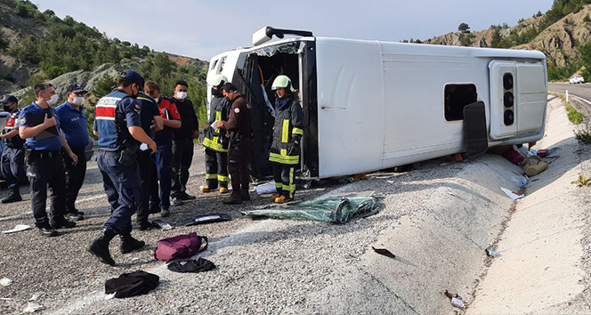 Tur otobüsü devrildi: 4'ü ağır 15 yaralı