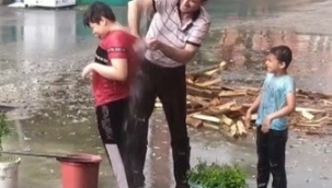 Yağmur suyunda aile boyu duş