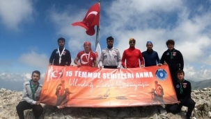 Ay yıldızlı bayrak zirvedeki yerini aldı