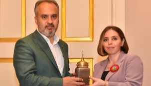 Azeri öğrenciler Karabağ toprağına Bursa'da kavuştu