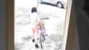 Kadın hırsız kameraya yakalandı