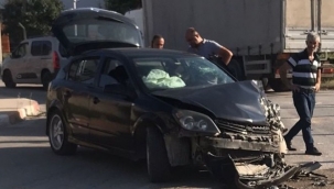 Kamyon ile otomobil çarpıştı, aynı aileden 5 kişi yaralandı