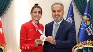 Olimpiyatlarda tarih yazan İlgün’e coşkulu karşılama