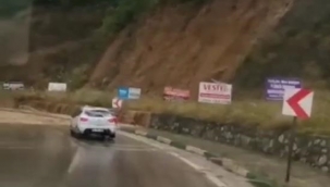 Sağanak yağış sonrası yol çöktü