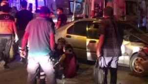Takla atıp direğe çarpan otomobilden sağ çıktılar