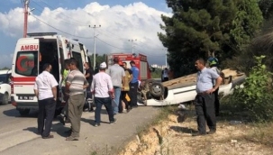 Tekerleği kopan araç takla attı: 2 yaralı