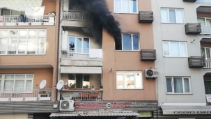 Yaktığı evini bankta oturup izledi