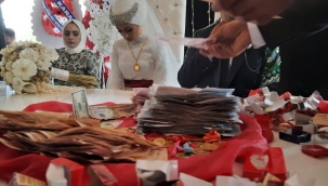 Aşiret düğününde altınlar havada uçtu
