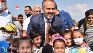 Bursa'da zafer coşkusu uçurtmalarla yaşandı