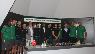 Bursaspor yeni transferleri için toplu imza töreni düzenledi