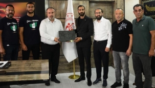 Bursasporlu tekvandocu Anıl Erkin Zeray’a plaket verildi