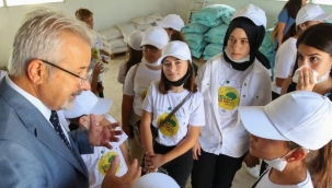 Çocuklar bostanı Başkan Erdem’le gezdi