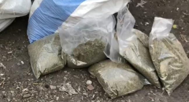 Çöpten 28 kilogram uyuşturucu çıktı