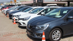 İkinci elde yaprak dahi kımıldamıyor