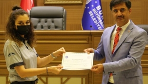 İşaret dili öğrenen güvenlikçilere sertifika