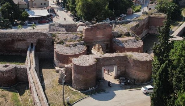 İznik surlarındaki ‘devşirme’ taşlar dikkat çekiyor