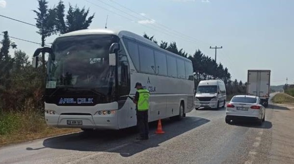 Jandarma ekiplerinden şehirlerarası otobüslere sıkı denetim
