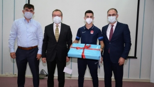 Olimpiyat yıldızlarına BUÜ’den ödül