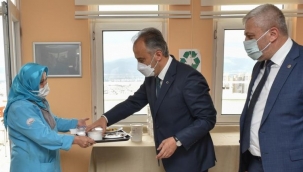 Aşure kazanları sağlıkçılar için kaynadı