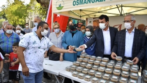 Başkan Dündar'dan vatandaşa aşure ikramı