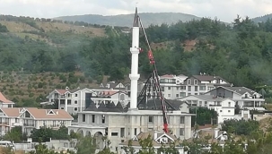 Beşik gibi sallanan minareyi söktüler