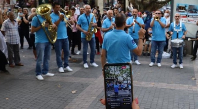 Bursa'nın tarihi mekanlarında müzik sürprizi