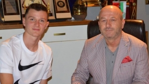 Bursaspor’da Eren Tunalı'ya profesyonel sözleşme