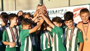 Futbolun yıldızları Osmangazi’de sahaya çıktı