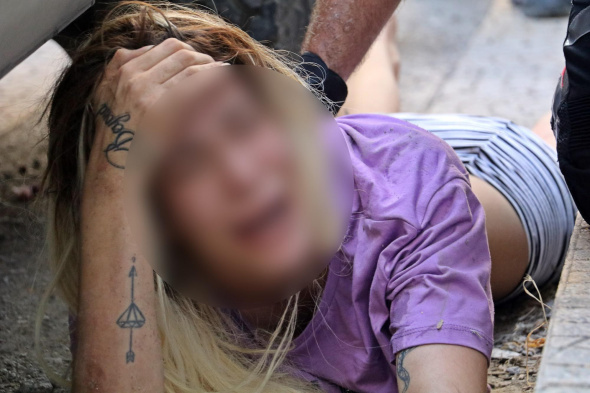 Genç kız ‘Beni kurtarın' diyerek pencereden kendini boşluğa bıraktı