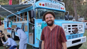 Karavan tutkunu, kahve dükkanını da beraberinde gittiği her yere götürüyor
