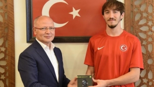 Madalyalı atletten Gürkan’a ziyaret