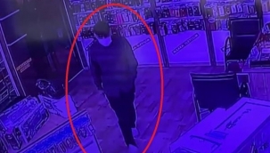 Maskeli hırsızlar 50 bin liralık akıllı telefonu böyle çaldı