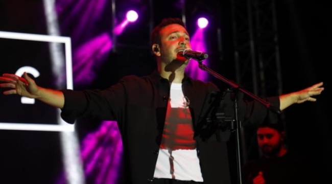 Oğuzhan Koç konserinde sürpriz evlilik teklifi