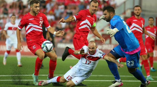 Üç gollü galibiyetle lideriz!