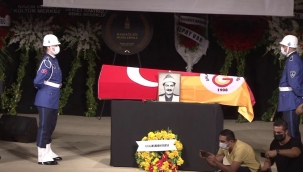 Usta tiyatrocu Ferhan Şensoy'a ilk veda Ses Tiyatrosu'nda