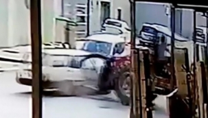 İş makinesi otomobile böyle girdi