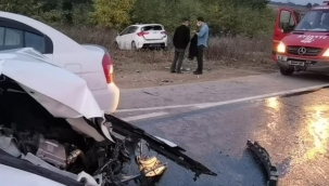 Kavşağa ters yönden girdi, 4 kişi yaralandı