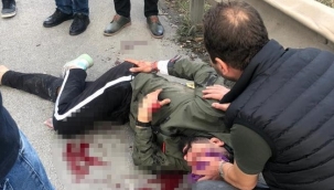 Kazada yaralanan sürücüye vatandaşlar yardım etti