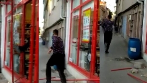 Markete kilitlenen hırsız camı kırarak böyle kaçtı